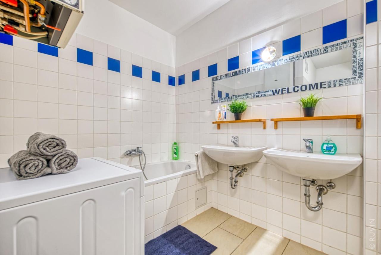 King Bed Home, 3 Bed Ideal For Big Groups Apartment