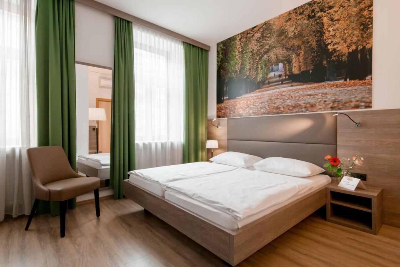 Lucia Hotel 3*