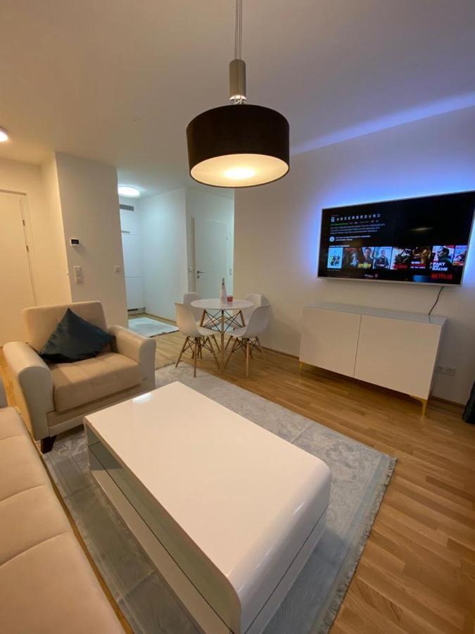 Apartment FeelHome Vienna, Subway U1 Kagran/Donauzentrum *