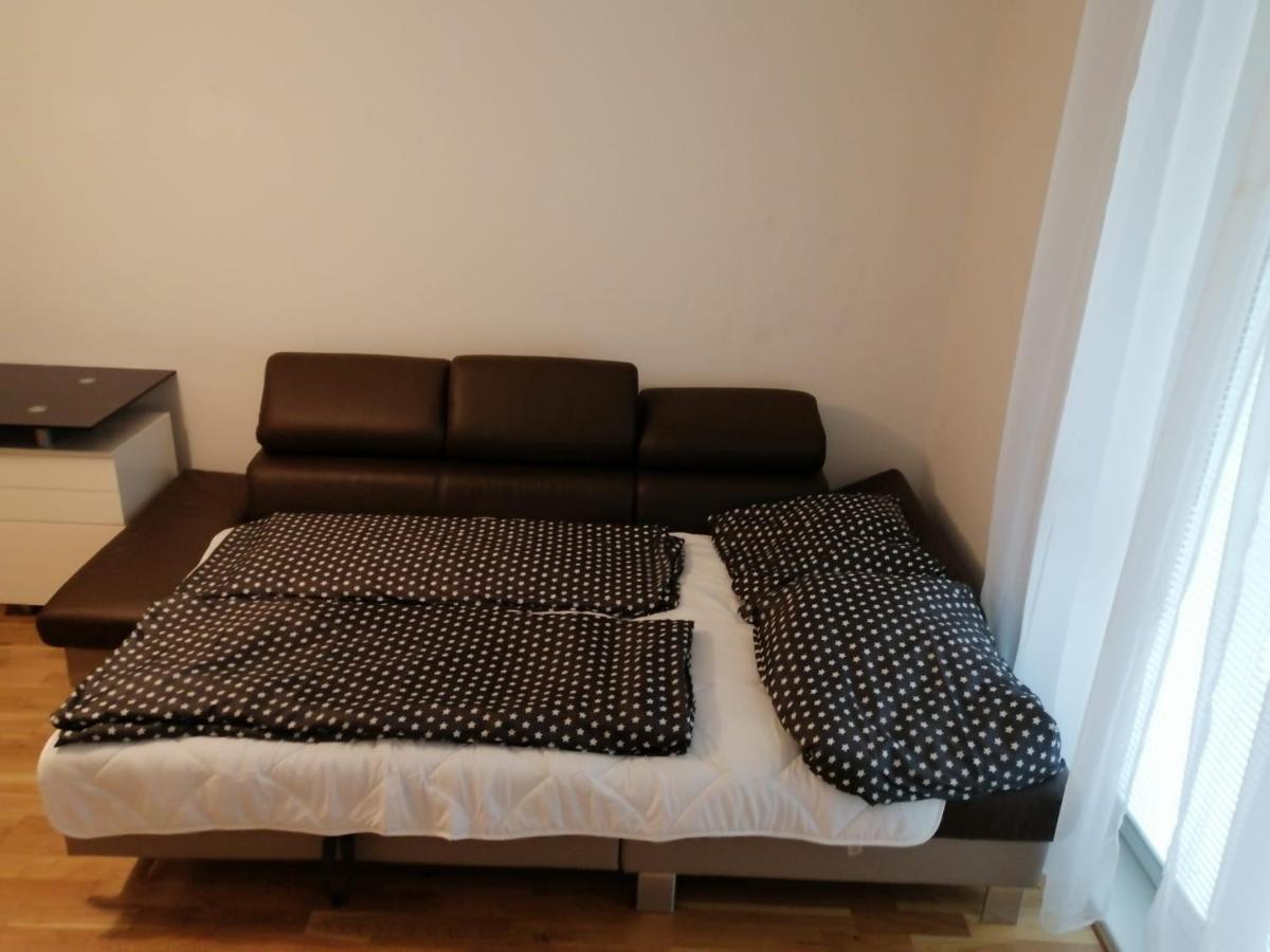 Schone Mit Balkon Apartment