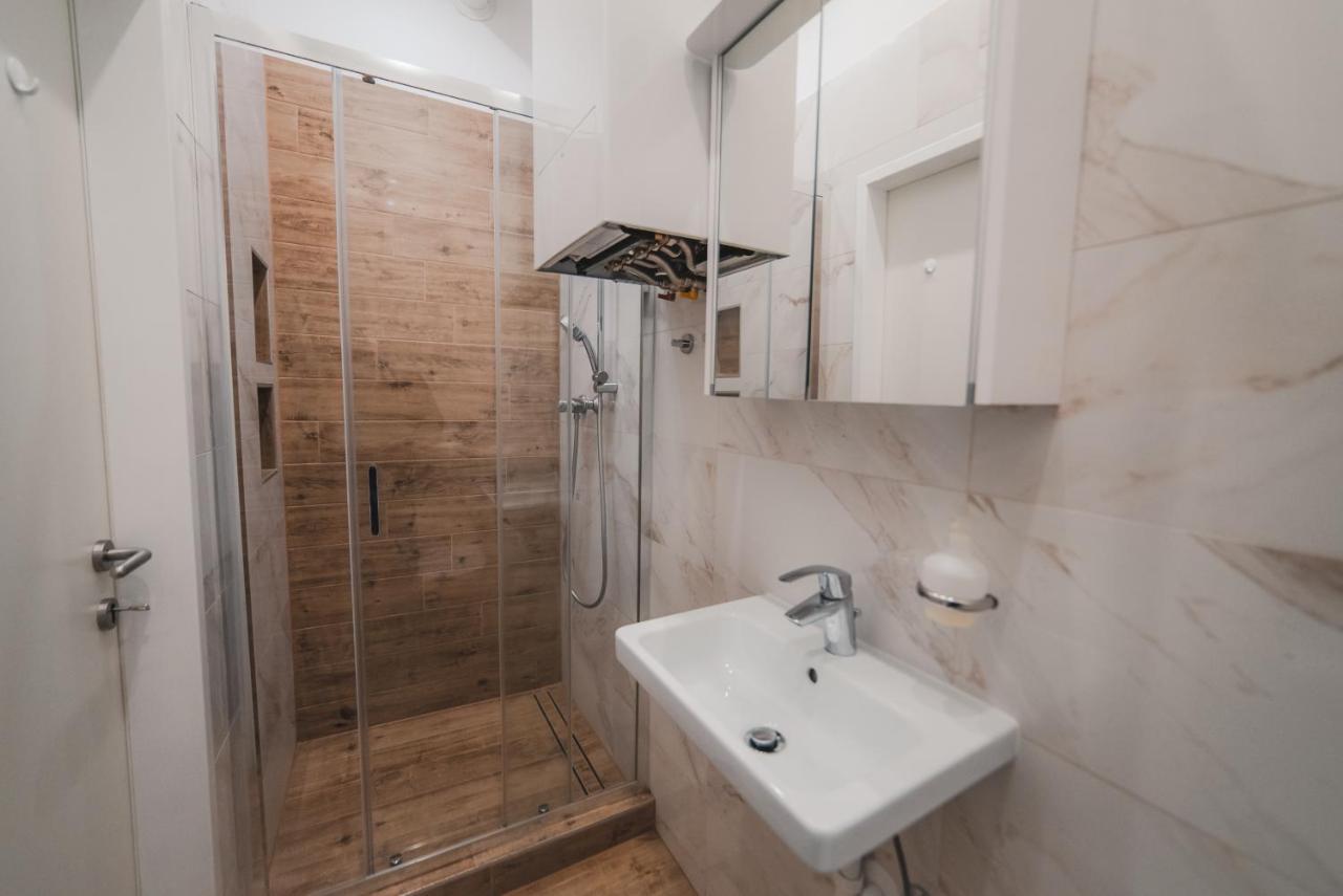 Renovated Close To First District *