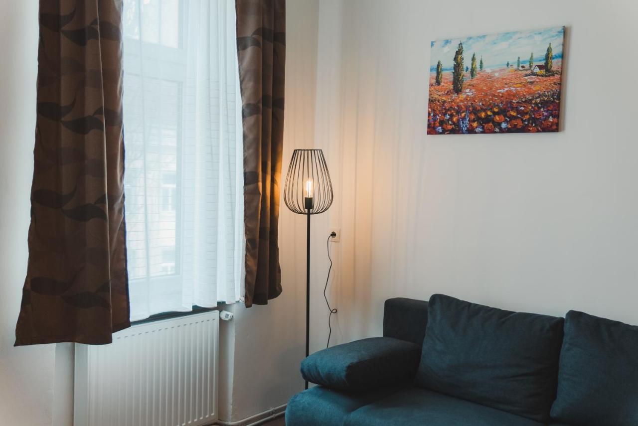 Renovated Close To First District *