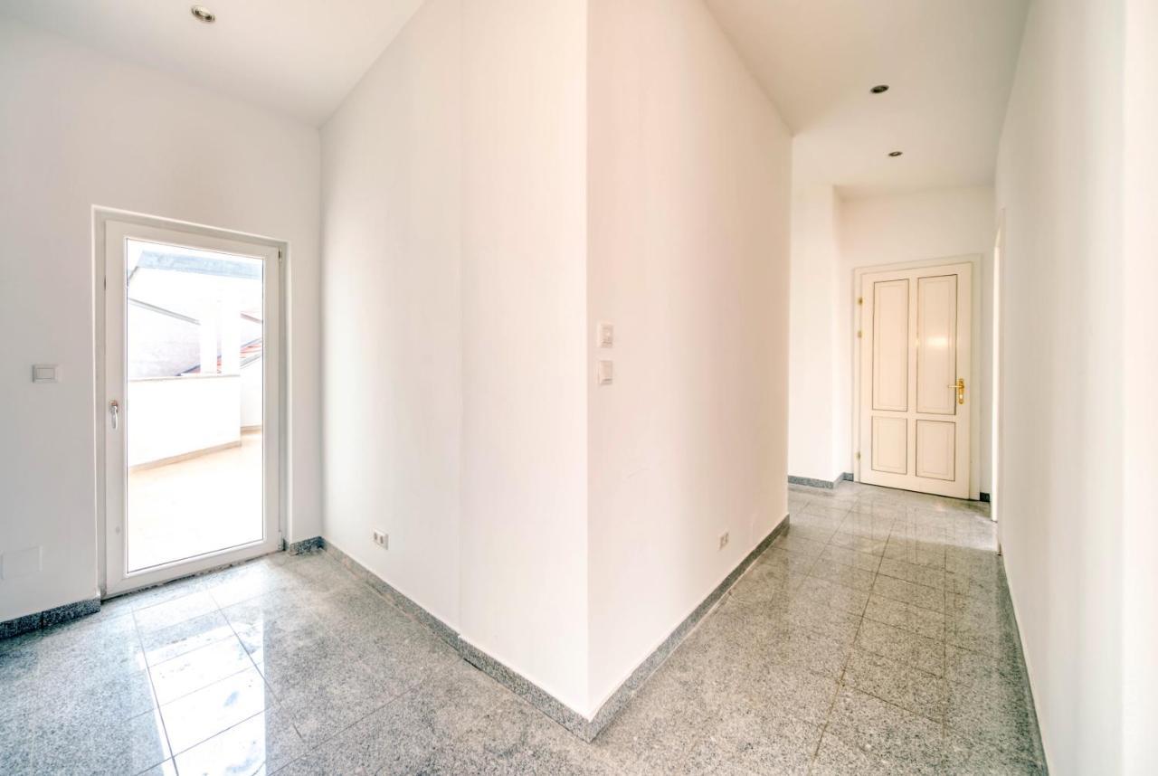 Apartment 3 Bedroom Penthouse Ideal For Large Groups, 112 Wien