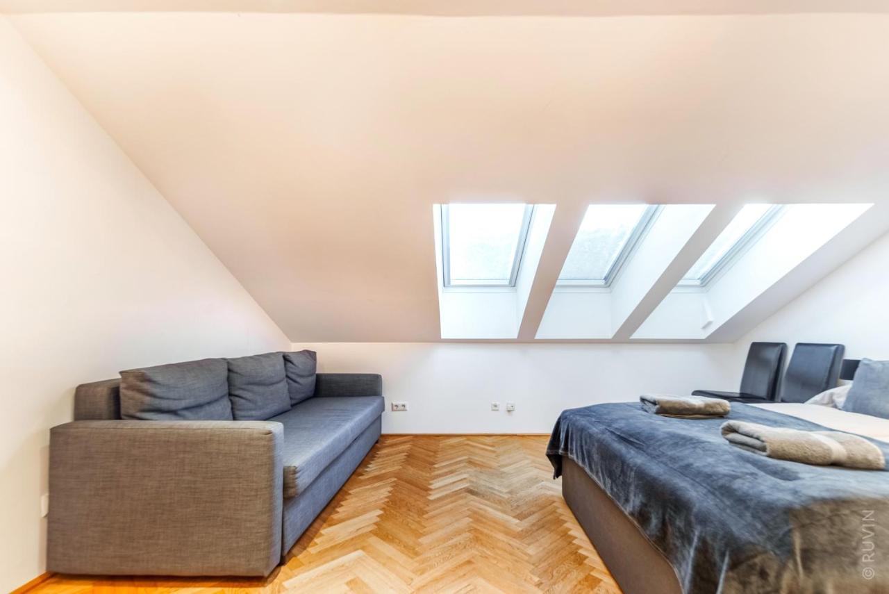 Apartment 3 Bedroom Penthouse Ideal For Large Groups, 112 *