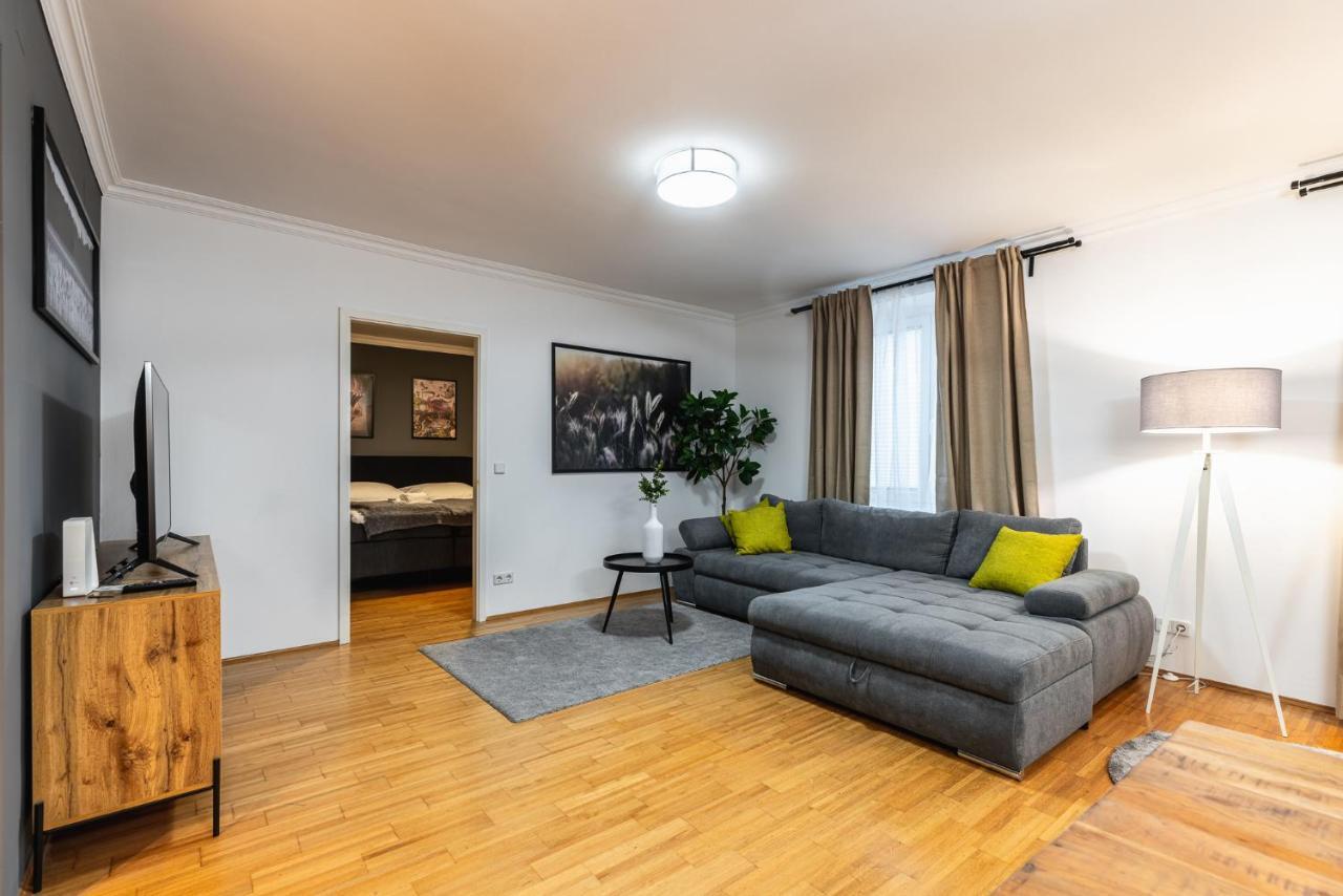 Apartment Live Centrally In A Spacious And Modern In