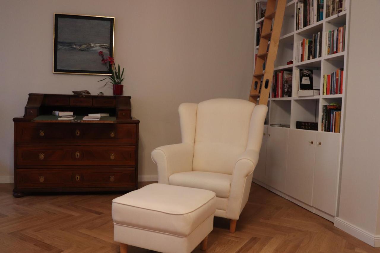 Apartment Mit Balkon Beim Schloss Belvedere Vienna