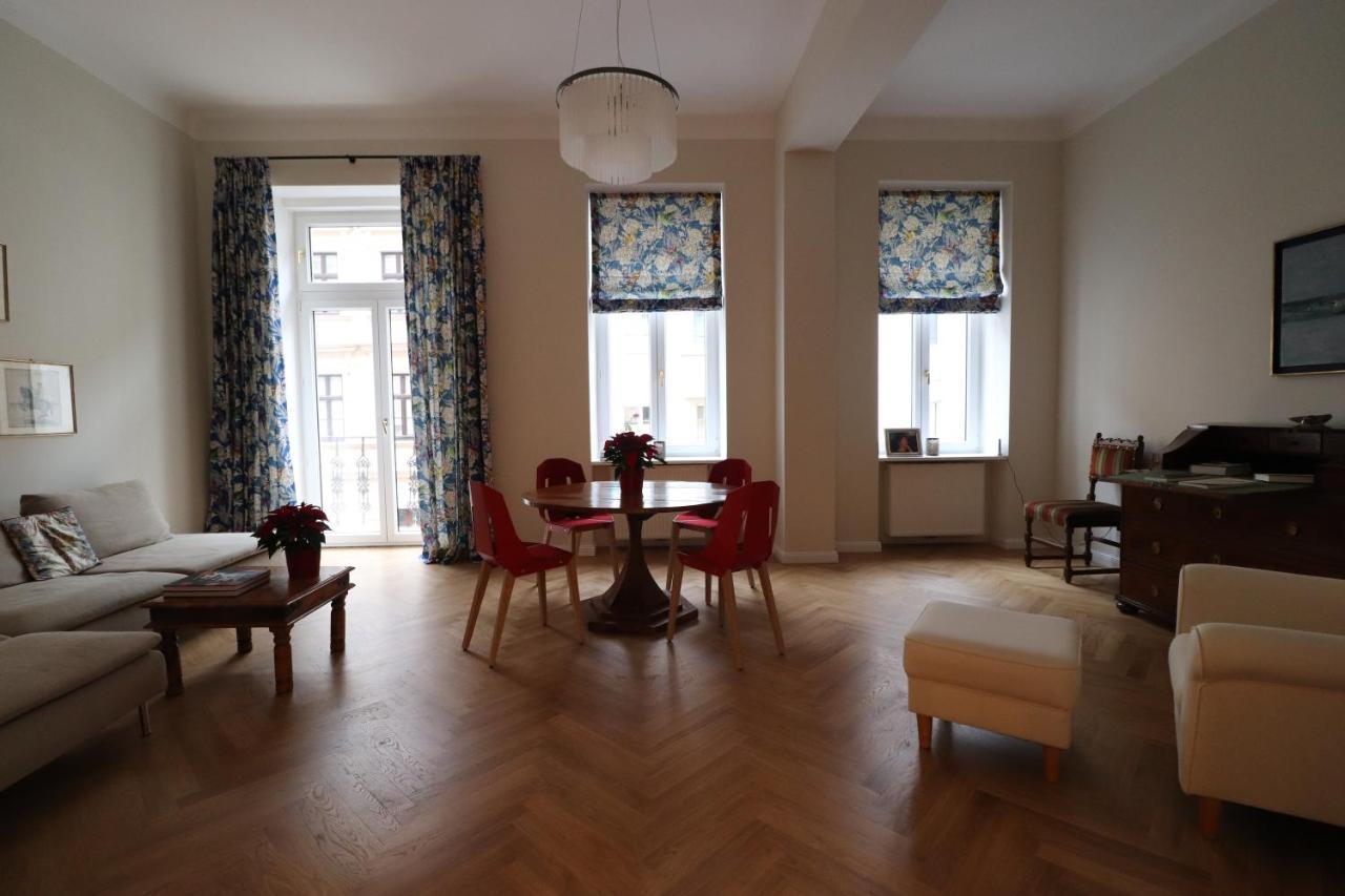 Mit Balkon Beim Schloss Belvedere * Vienna