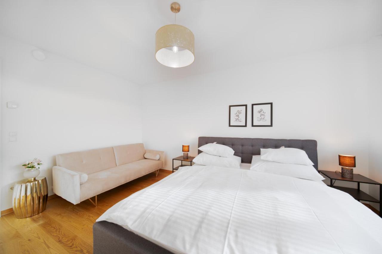 Villa Smile Villa Mit Parkplatz, Garten Und Terrasse Im Beliebten Doebling In Wien *