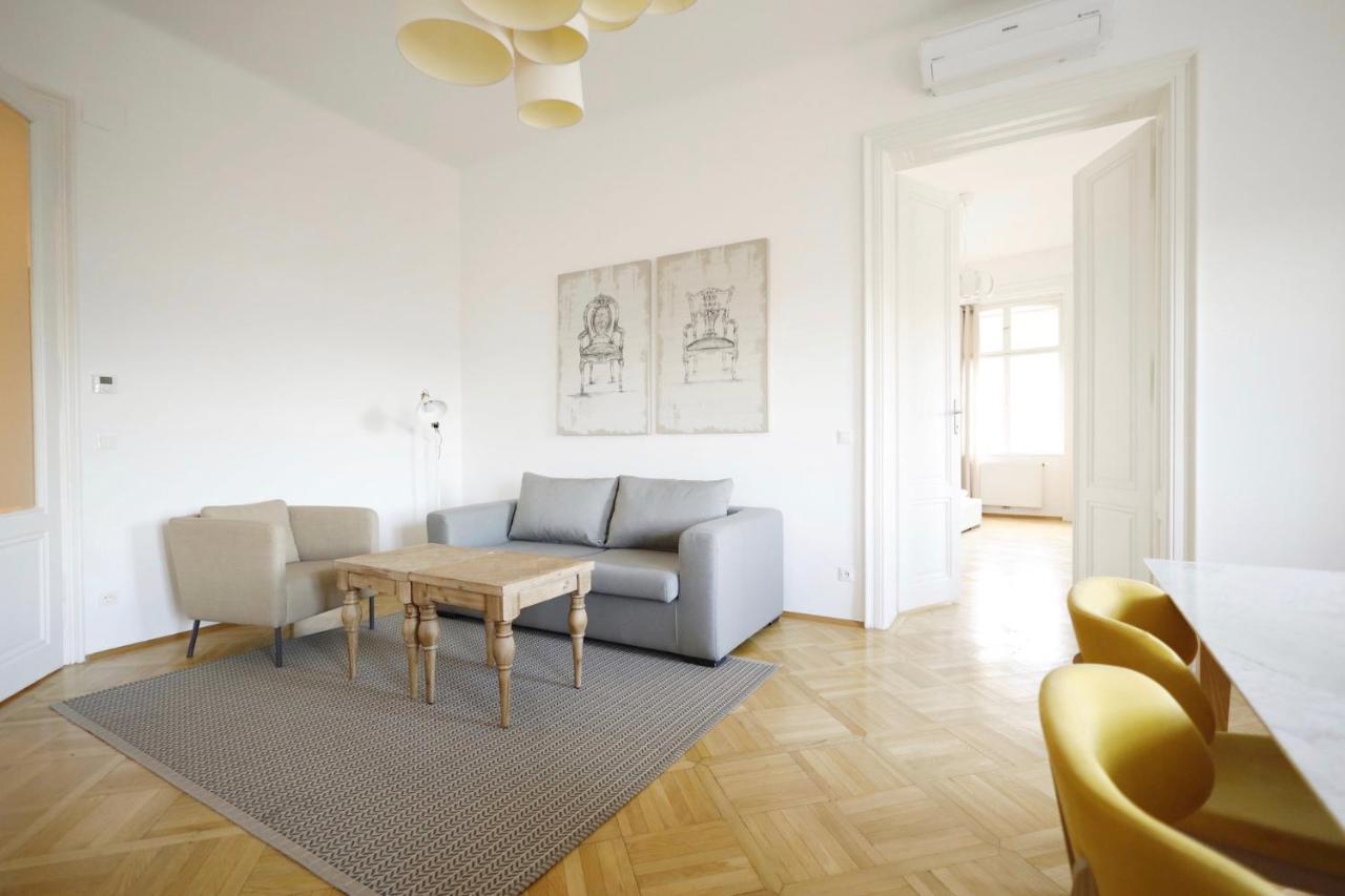 Heymi Opernring Apartment