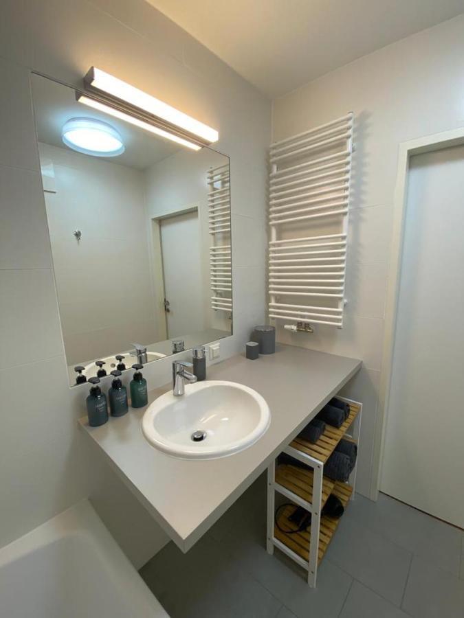 FeelHome Vienna, Subway U1 Kagran/Donauzentrum Apartment *