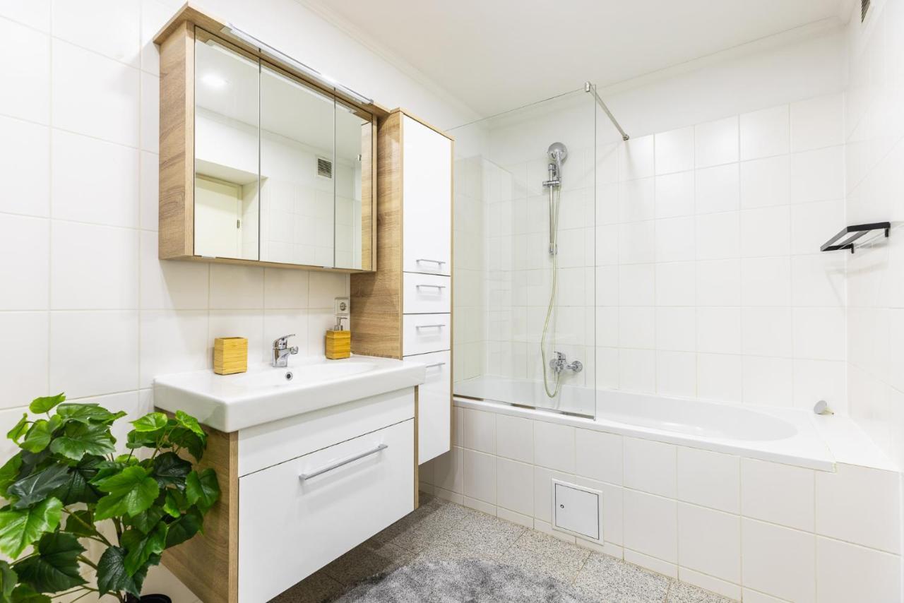 Live Centrally In A Spacious And Modern In * Vienna
