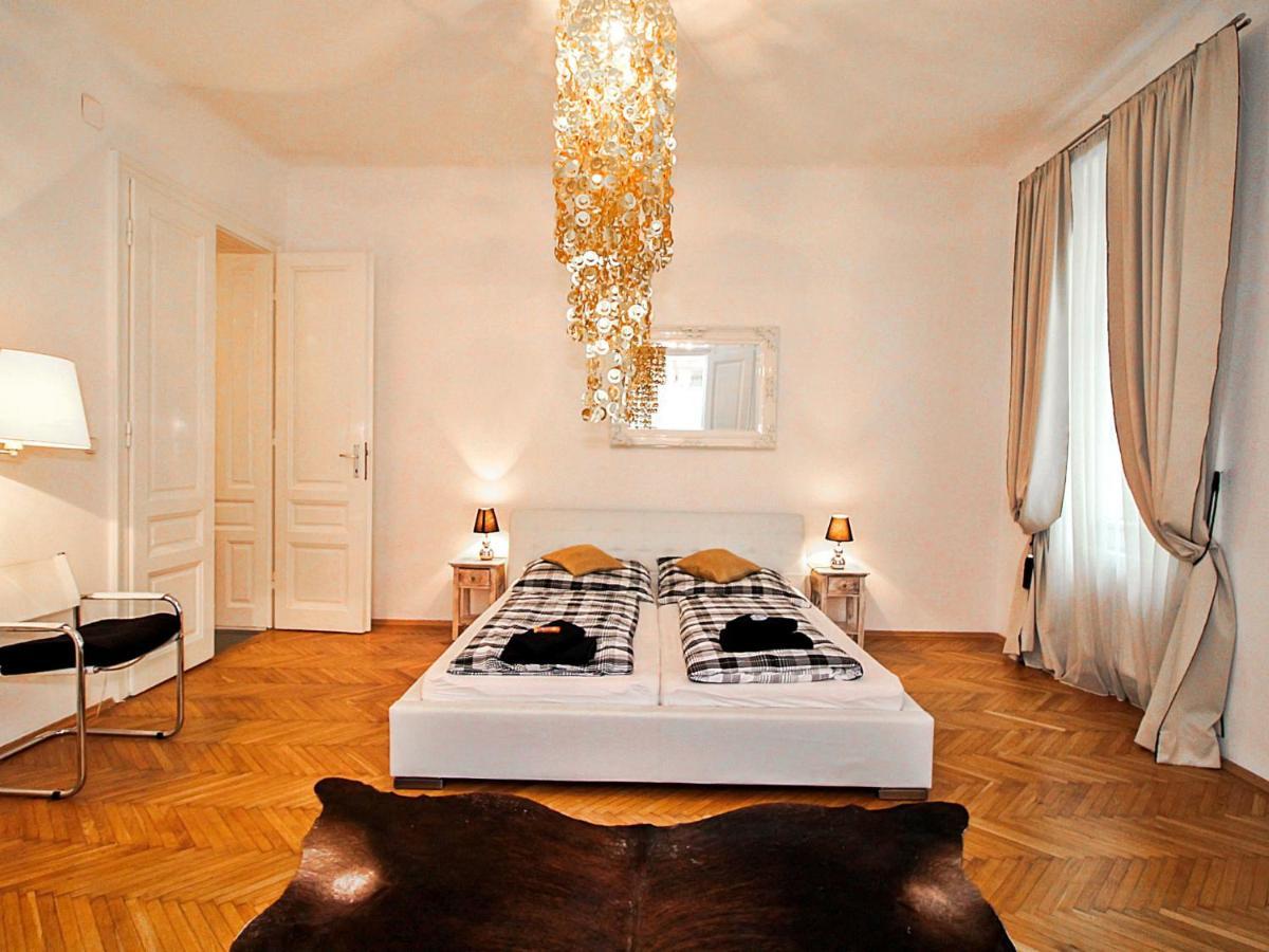 Apartment Romantic Living By Interhome Wien
