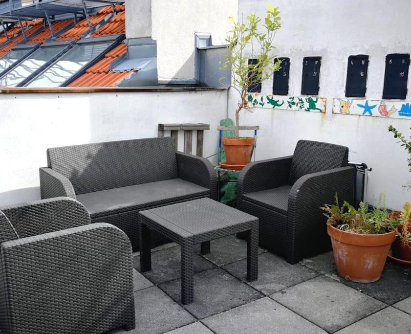 Modern Living In Center - Fully Equipped *