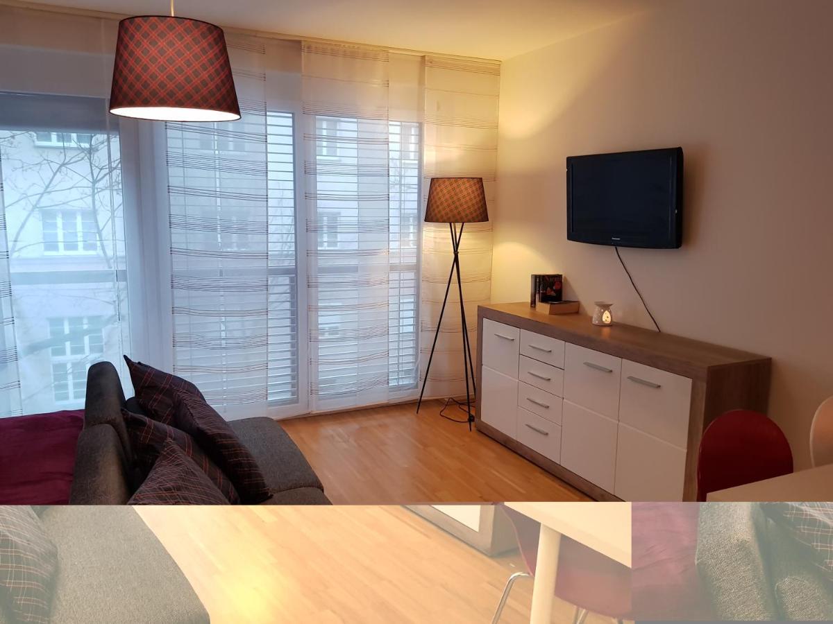 Apartment Bullsliving Kaisermuehlen Erni Next To Uno Vienna