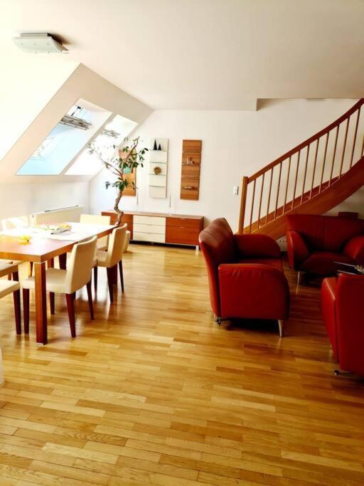Luxury 4 Bedroom Roof With 3 Balconies & View Apartment Wien