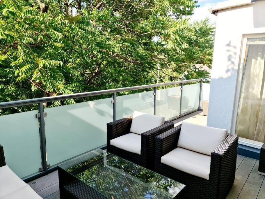 Luxury 4 Bedroom Roof With 3 Balconies & View Apartment