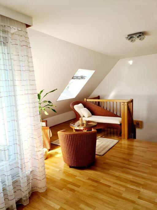 Luxury 4 Bedroom Roof With 3 Balconies & View Apartment Wien