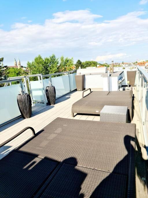 Apartment Luxury 4 Bedroom Roof With 3 Balconies & View *