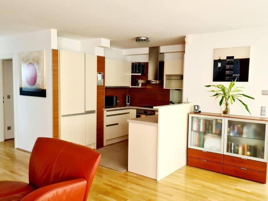 Luxury 4 Bedroom Roof With 3 Balconies & View * Wien