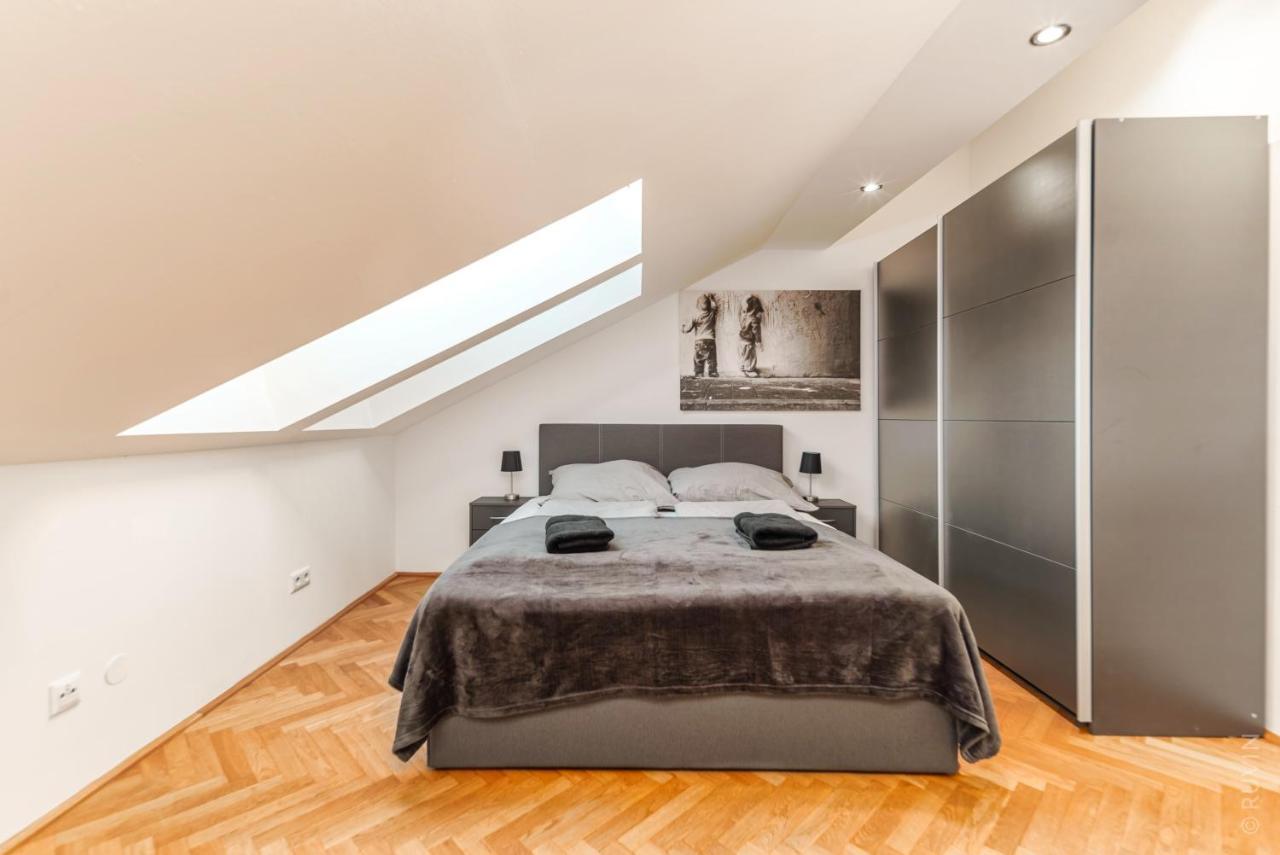 Apartment King Bed And Netflix Central Near Metro, 110