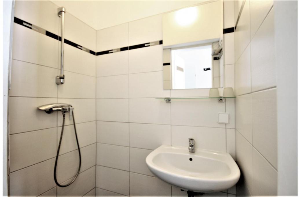 Appartamento Modern Flat With 2 Rooms, Close To Schoenbrunn *