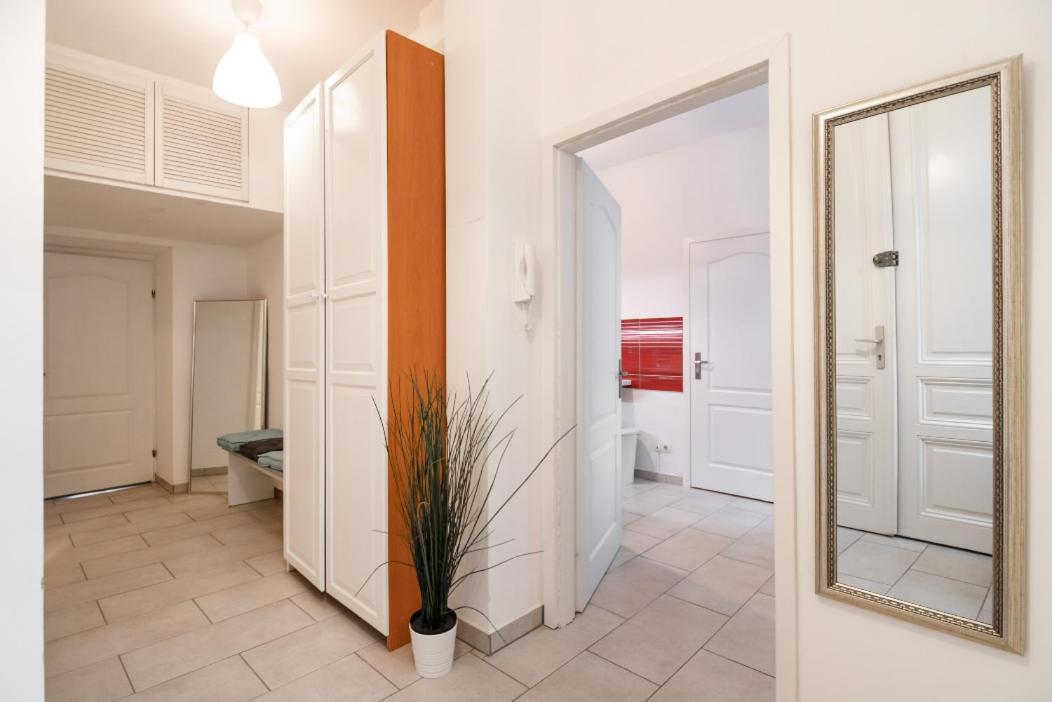 Three Bedroom, Ideal For Big Groups, 14 * Vienna