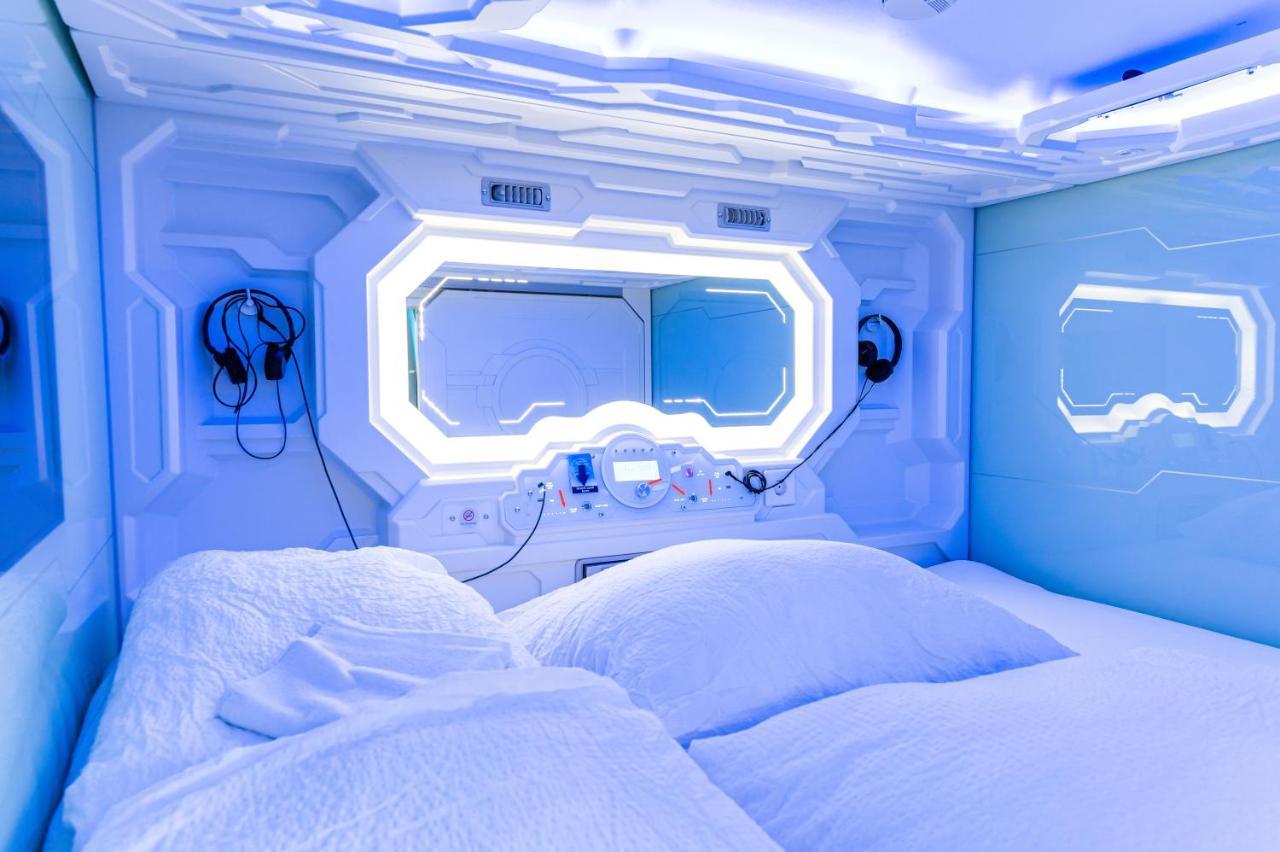 Capsule hotel Space - Hall *
