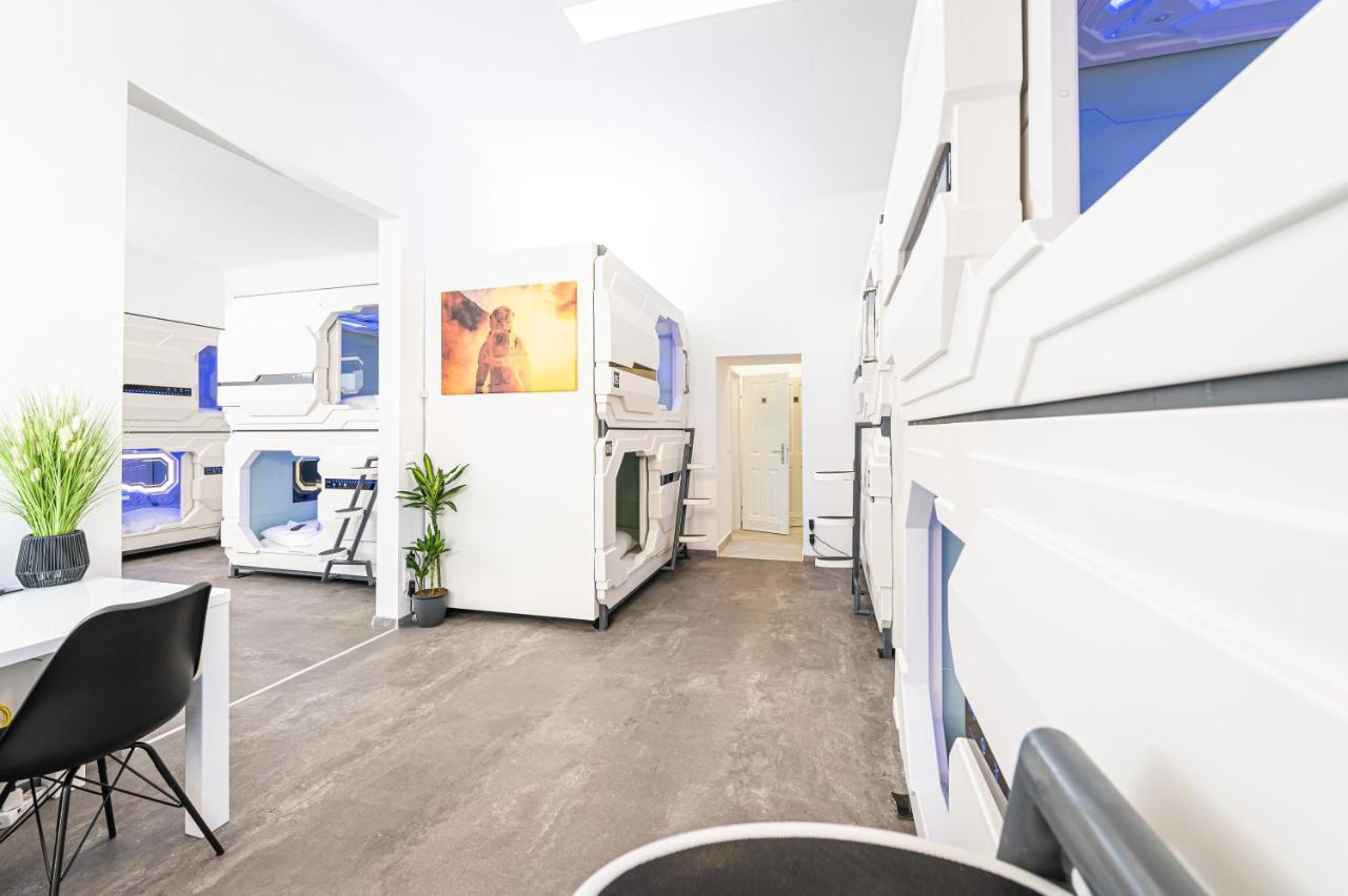 Capsule hotel Space - Hall *