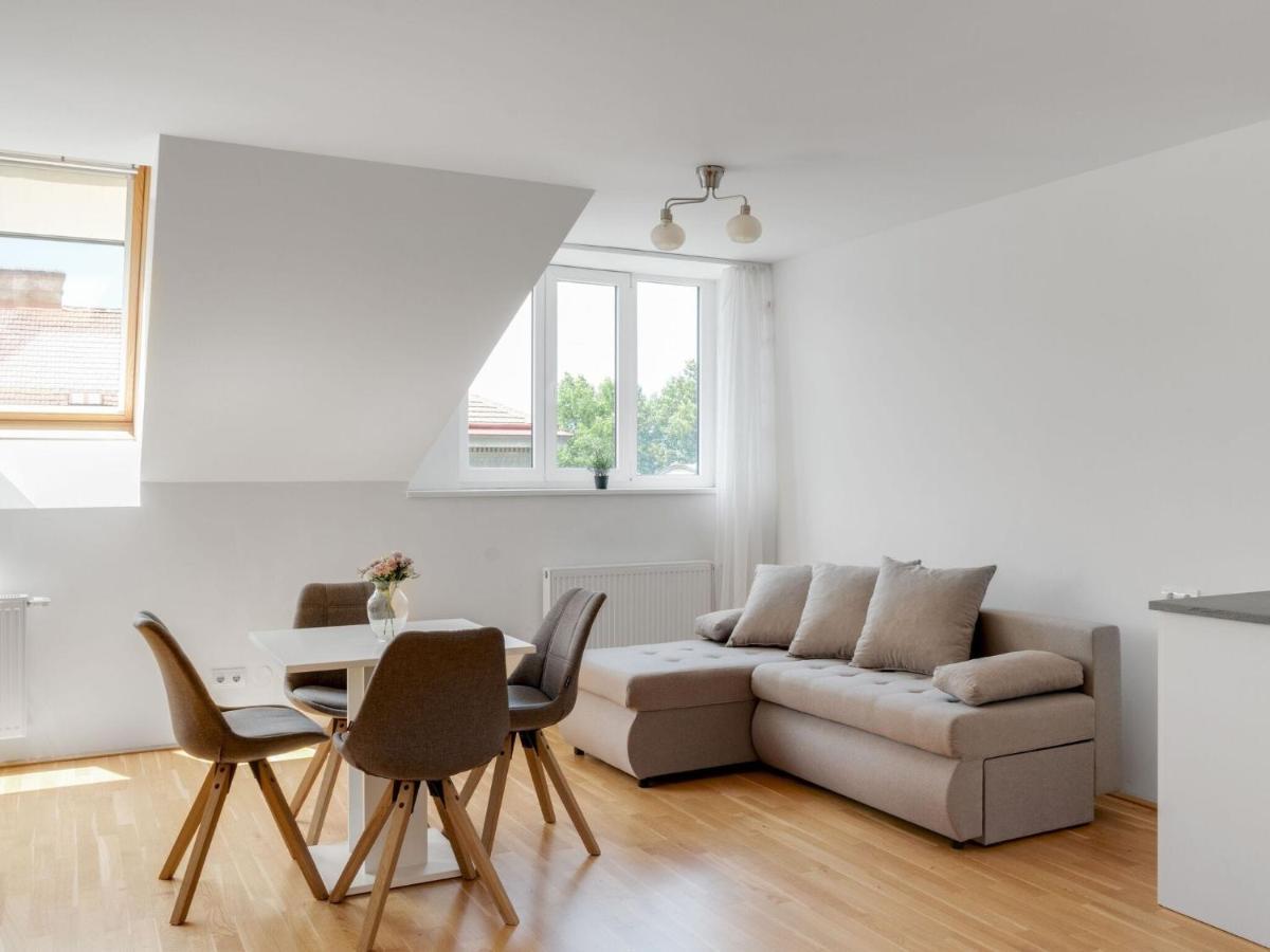 Apartment Elegant In With Patio *