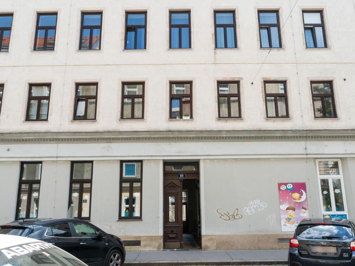 Elegant In With Patio * Wien