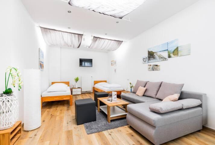 Budget West With Shared Kitchen