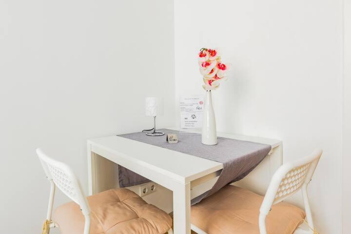 Budget West With Shared Kitchen Apartment *