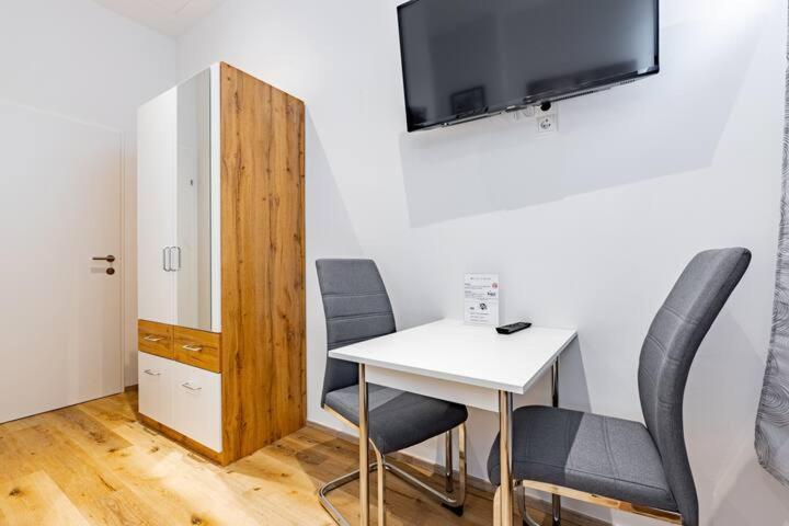 Budget West With Shared Kitchen Apartment *