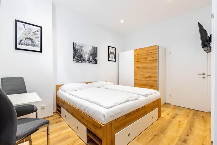 Budget West With Shared Kitchen Apartment *