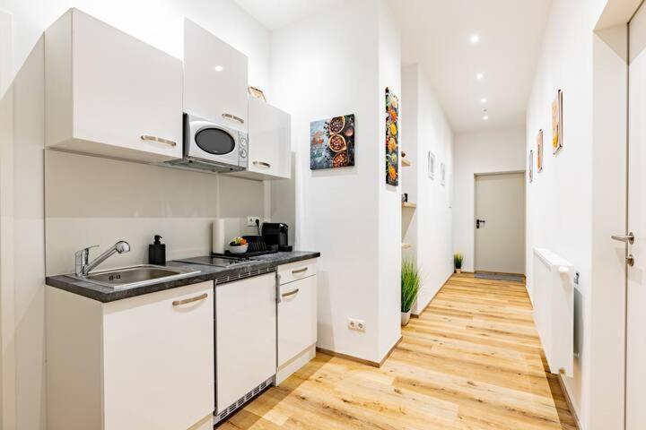 Apartment Budget West With Shared Kitchen Vienna