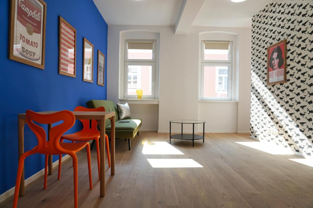 Vibrant Design - Full Kitchen - Wi-fi - 18 Mins To Centre Apartment *