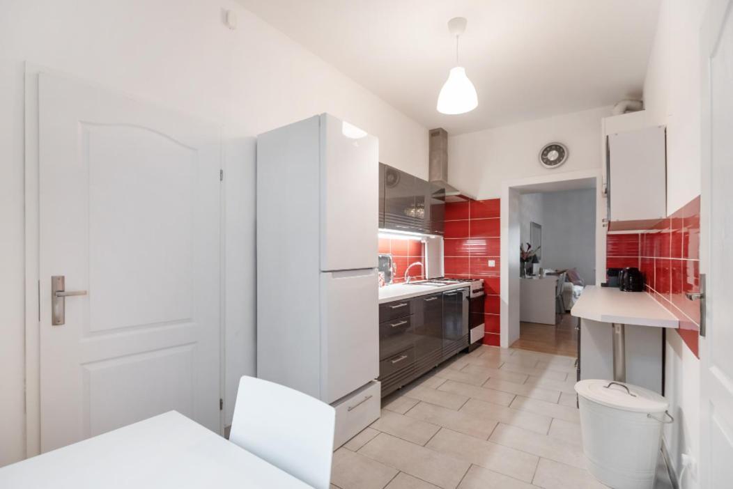 Three Bedroom, Ideal For Big Groups, 14 Apartment *