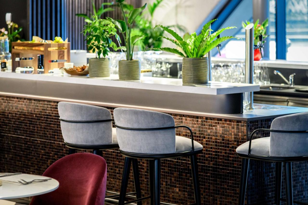 Radisson Red Hotel, Hotel 4*