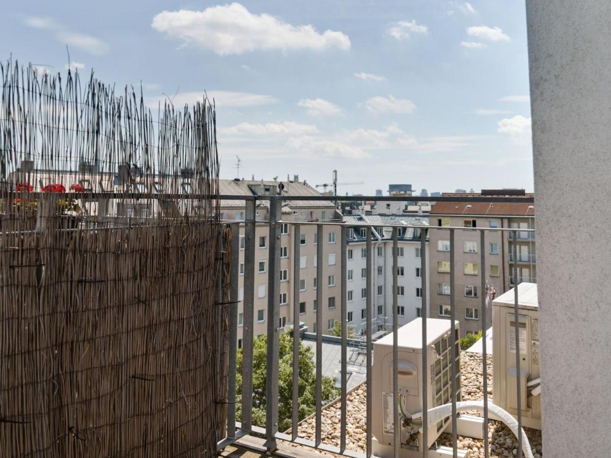 Apartment Elegant In With Patio Wien