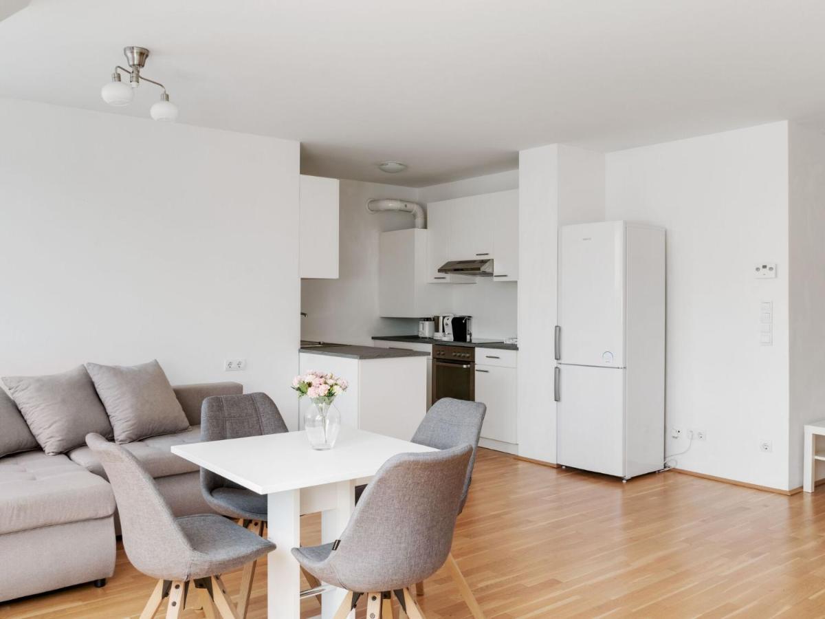 Elegant In With Patio Wien