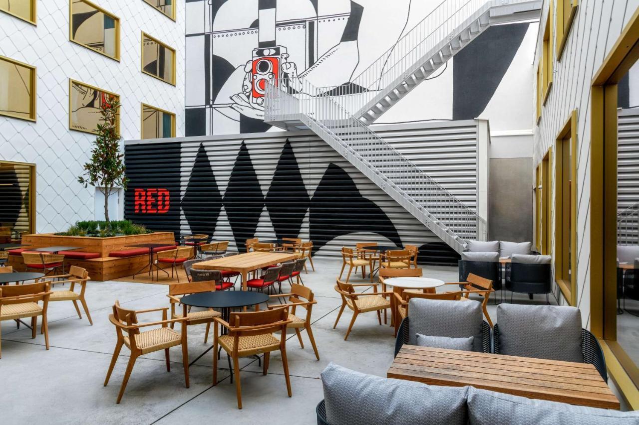 Hotel Radisson Red Hotel, 4*