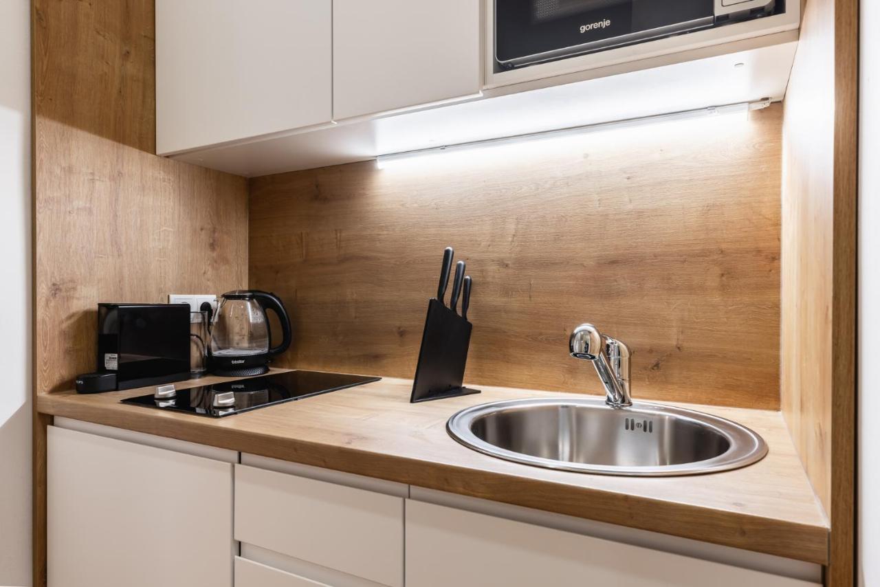 Classy And Elegant In A Calm Area Apartment Vienna