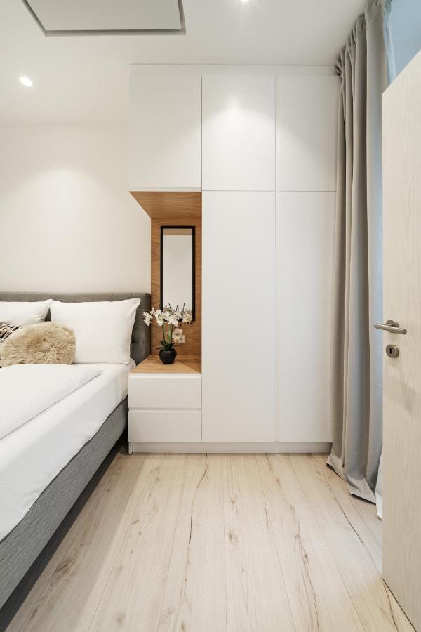Apartment Zeus Design