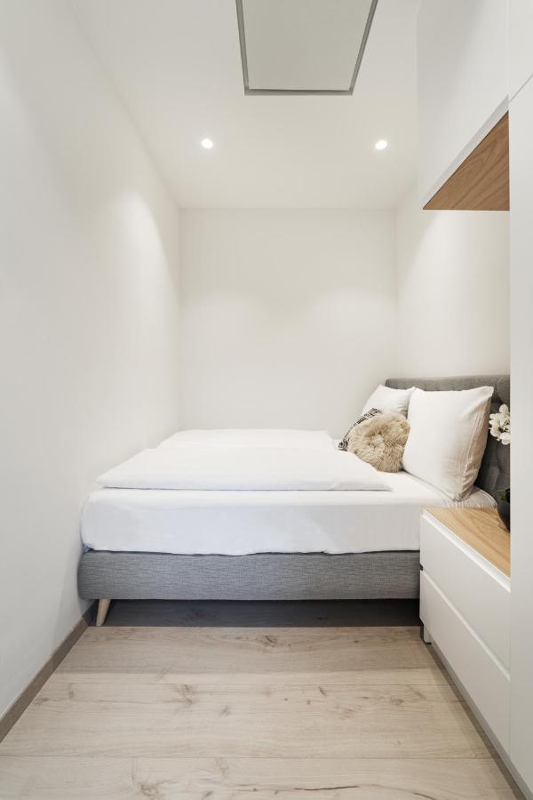 Apartment Zeus Design *