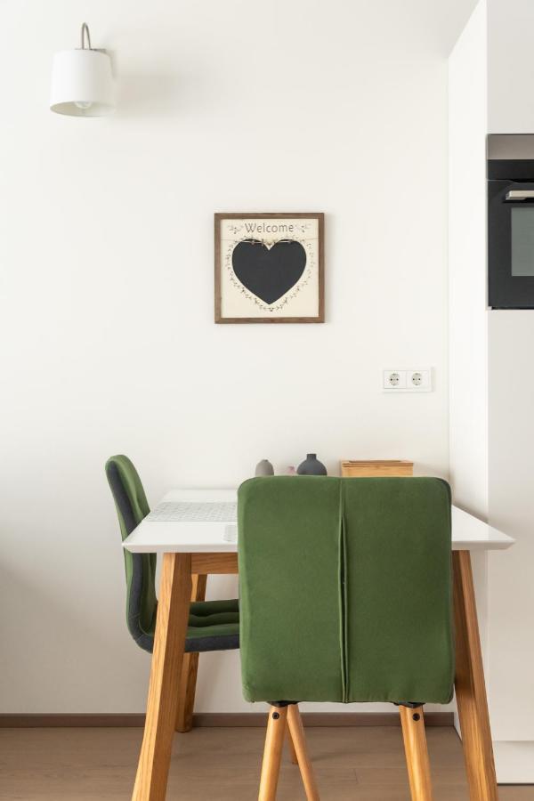 Apartment Quiet And Cozy Next To Mariahilfer Strasse And Naschmarkt With Ac, Minimum 30 Nights Wien