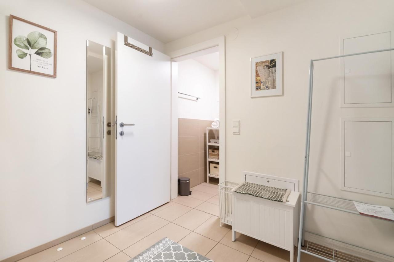 Apartment Quiet And Cozy Next To Mariahilfer Strasse And Naschmarkt With Ac, Minimum 30 Nights