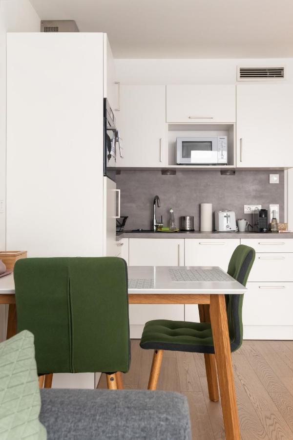 Quiet And Cozy Next To Mariahilfer Strasse And Naschmarkt With Ac, Minimum 30 Nights *
