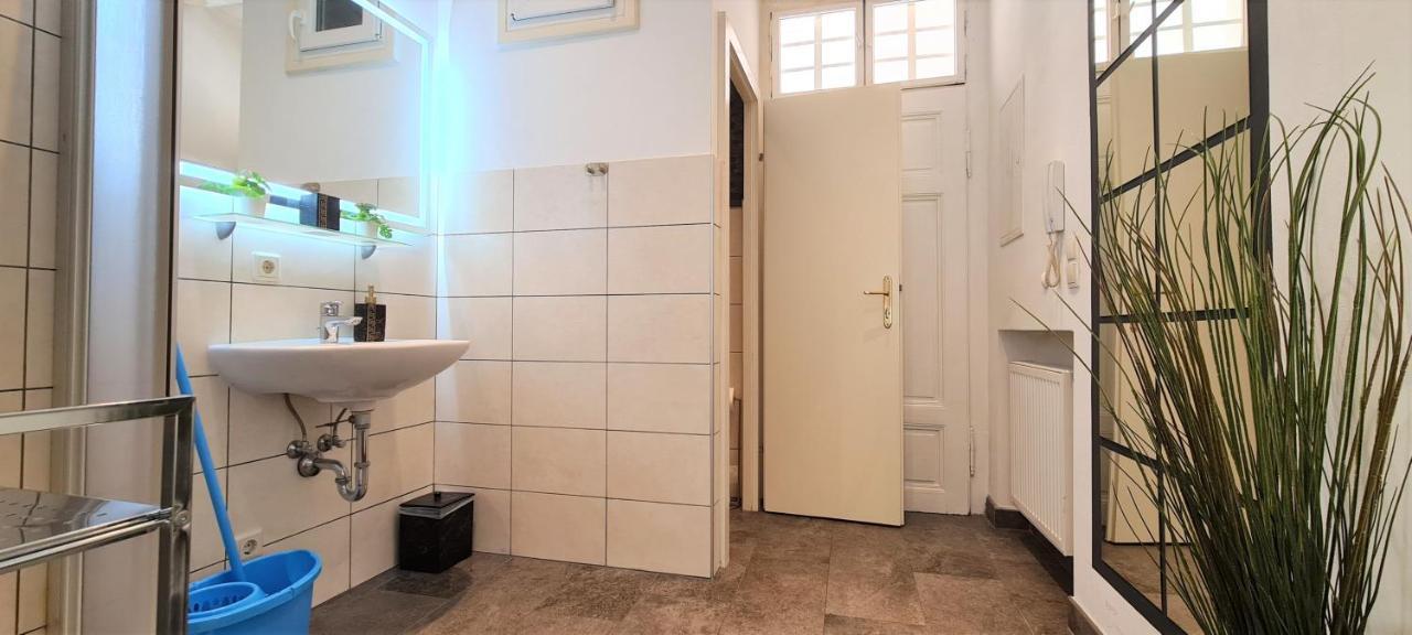 Wiener Buddha Style Flat With Inner Garden- Marzstrasse Vienna