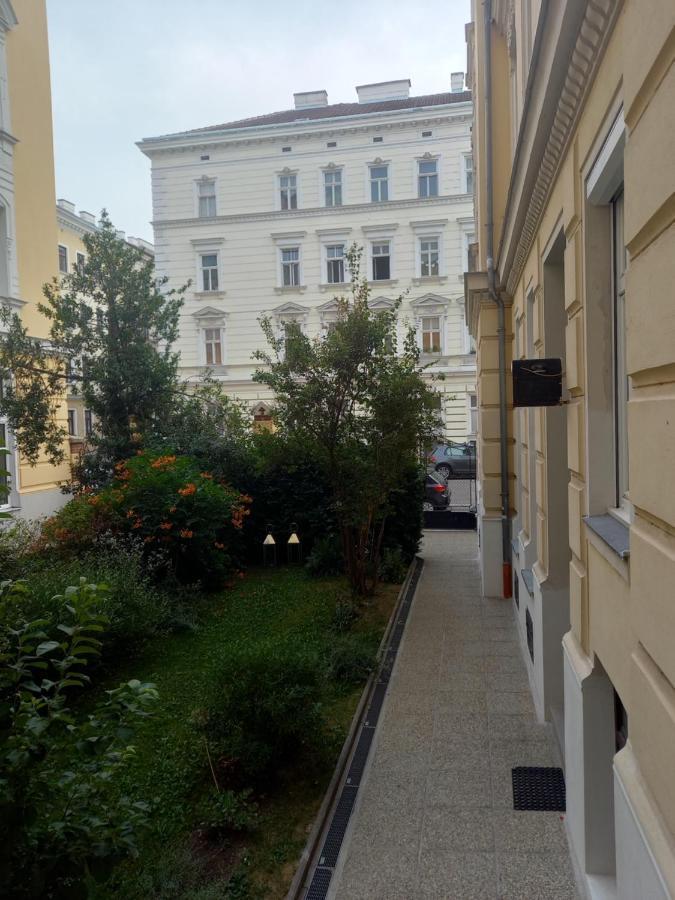 The For Artists Apartment *