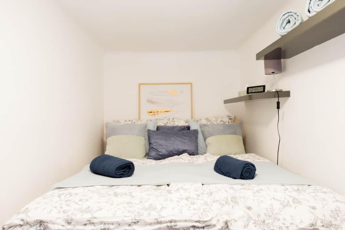 Luxurious And Spacious 5 Min Walk To City Center, 1-2